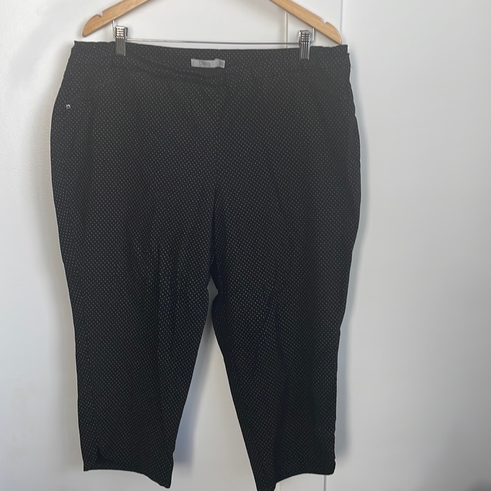Dalia crop pants. Black with tiny white dots. Sz 18